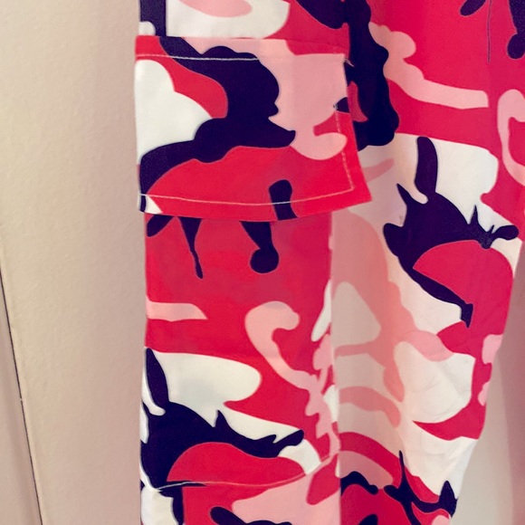 ✨NWT ROMWE Pink Unisex Cargo Pants! ✨ - Picture 5 of 5